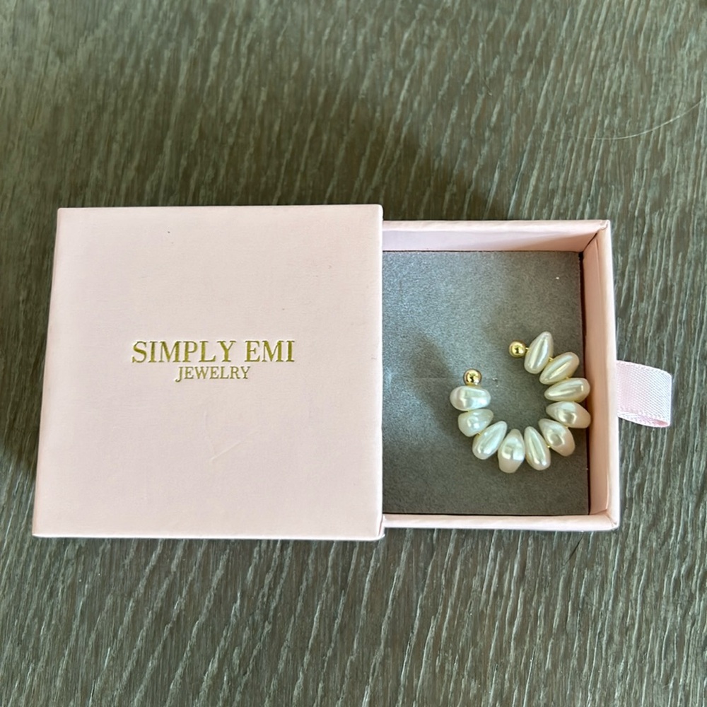 Chunky Pearl Earring Cuff